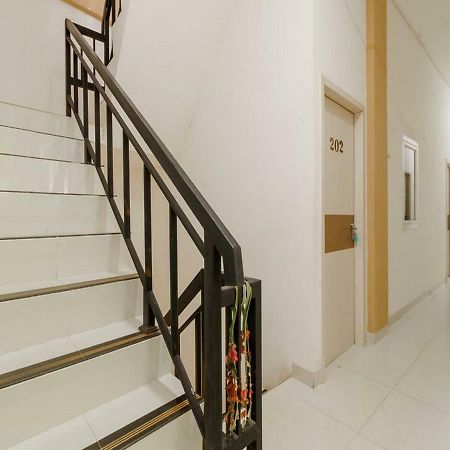 Reddoorz At Tara Homestay Palembang Exterior photo