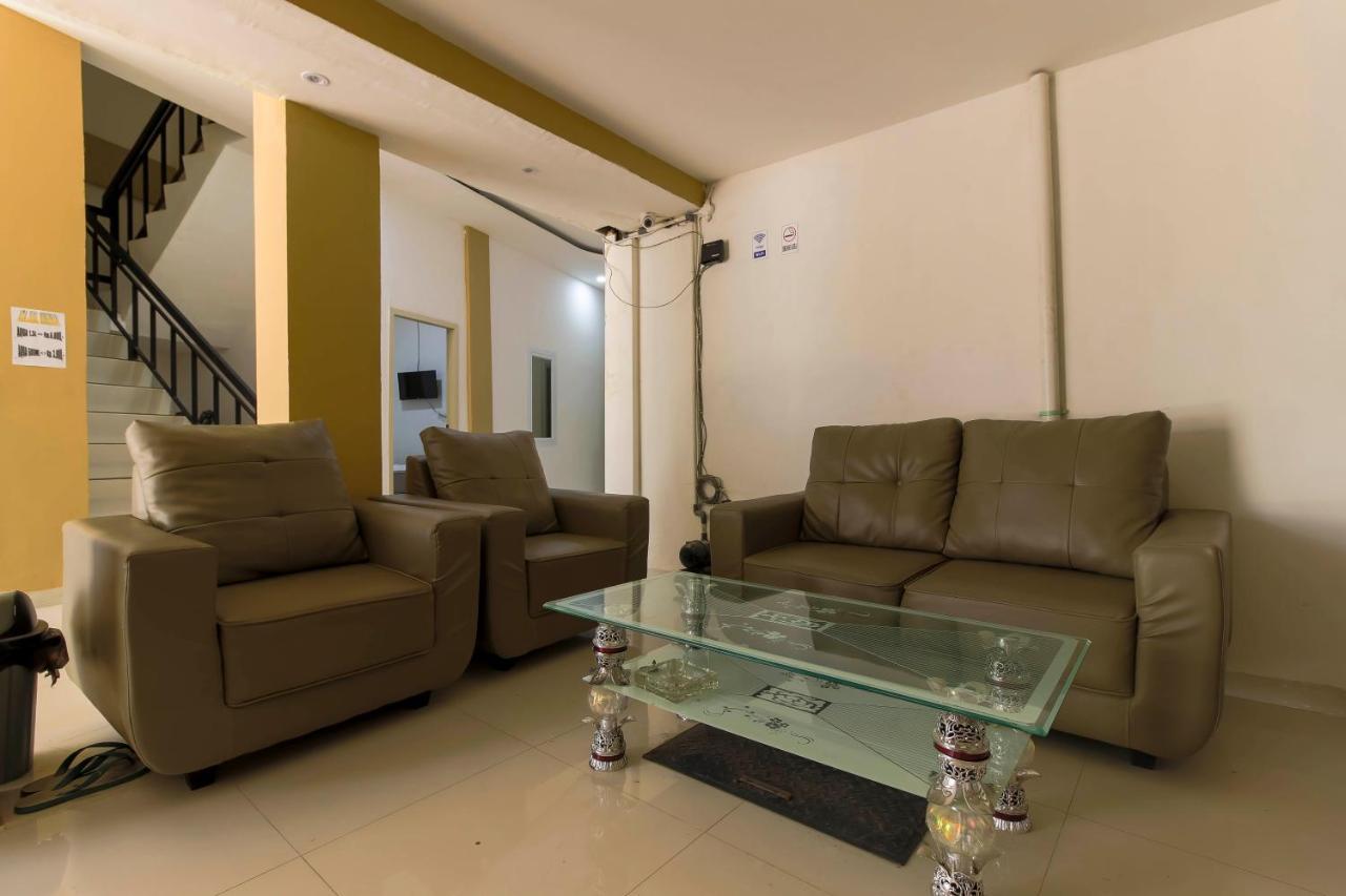 Reddoorz At Tara Homestay Palembang Exterior photo