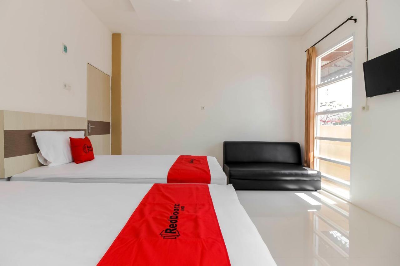 Reddoorz At Tara Homestay Palembang Exterior photo