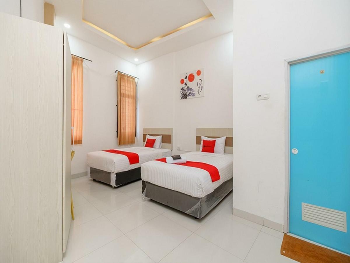 Reddoorz At Tara Homestay Palembang Exterior photo