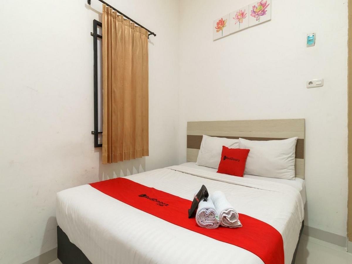 Reddoorz At Tara Homestay Palembang Exterior photo
