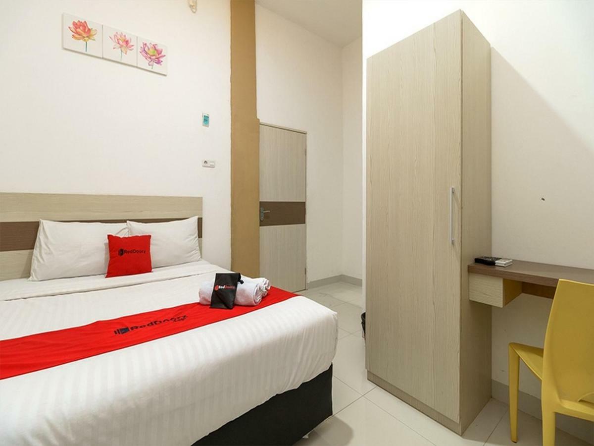 Reddoorz At Tara Homestay Palembang Exterior photo