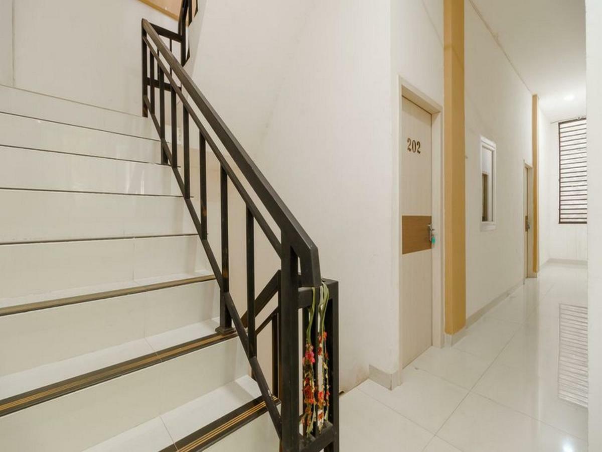 Reddoorz At Tara Homestay Palembang Exterior photo