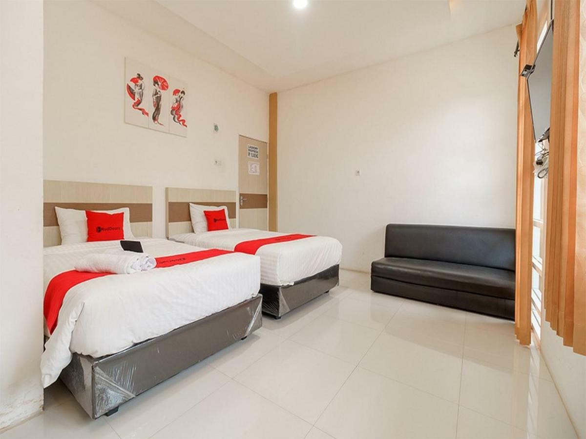 Reddoorz At Tara Homestay Palembang Exterior photo