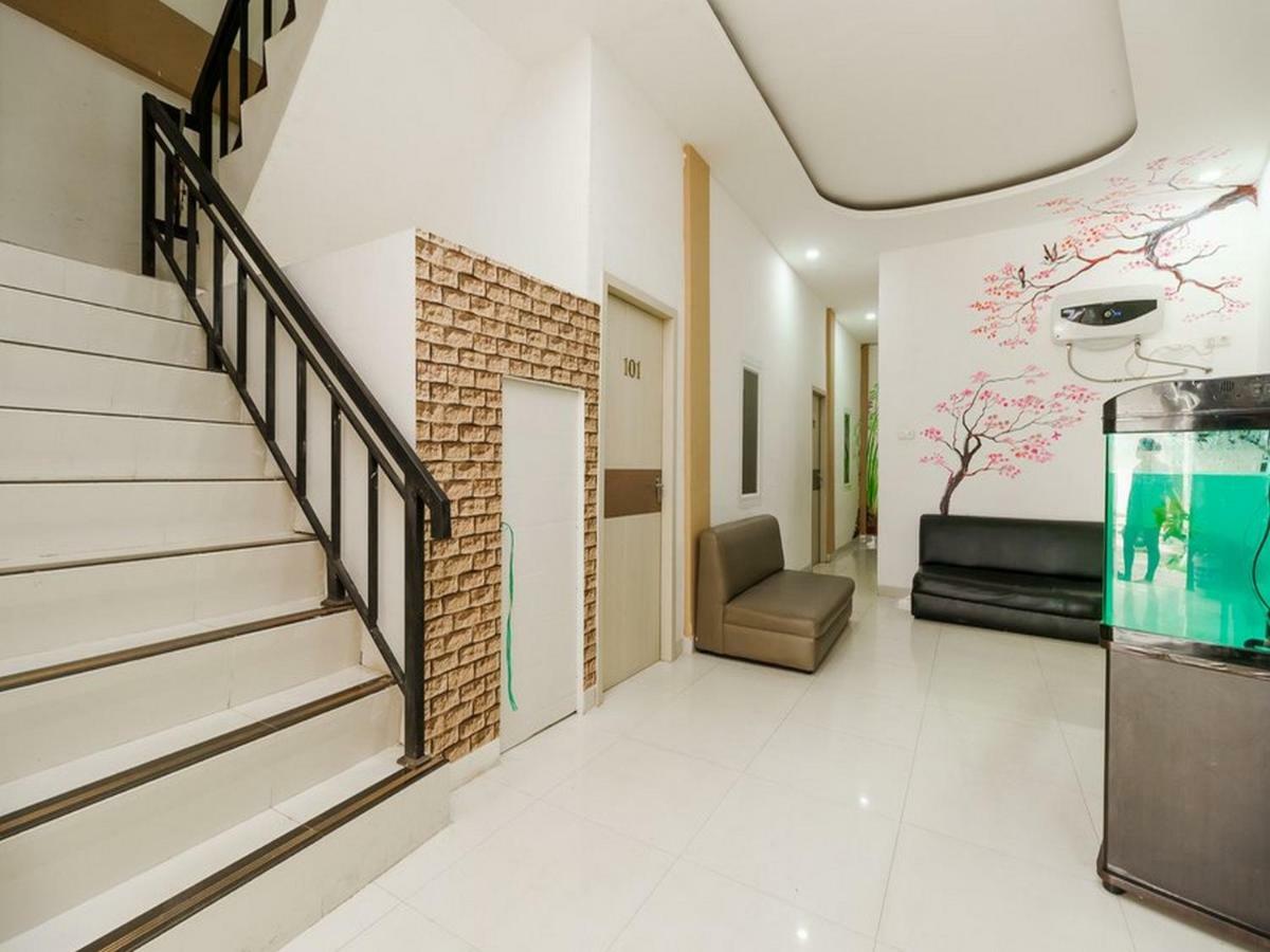 Reddoorz At Tara Homestay Palembang Exterior photo