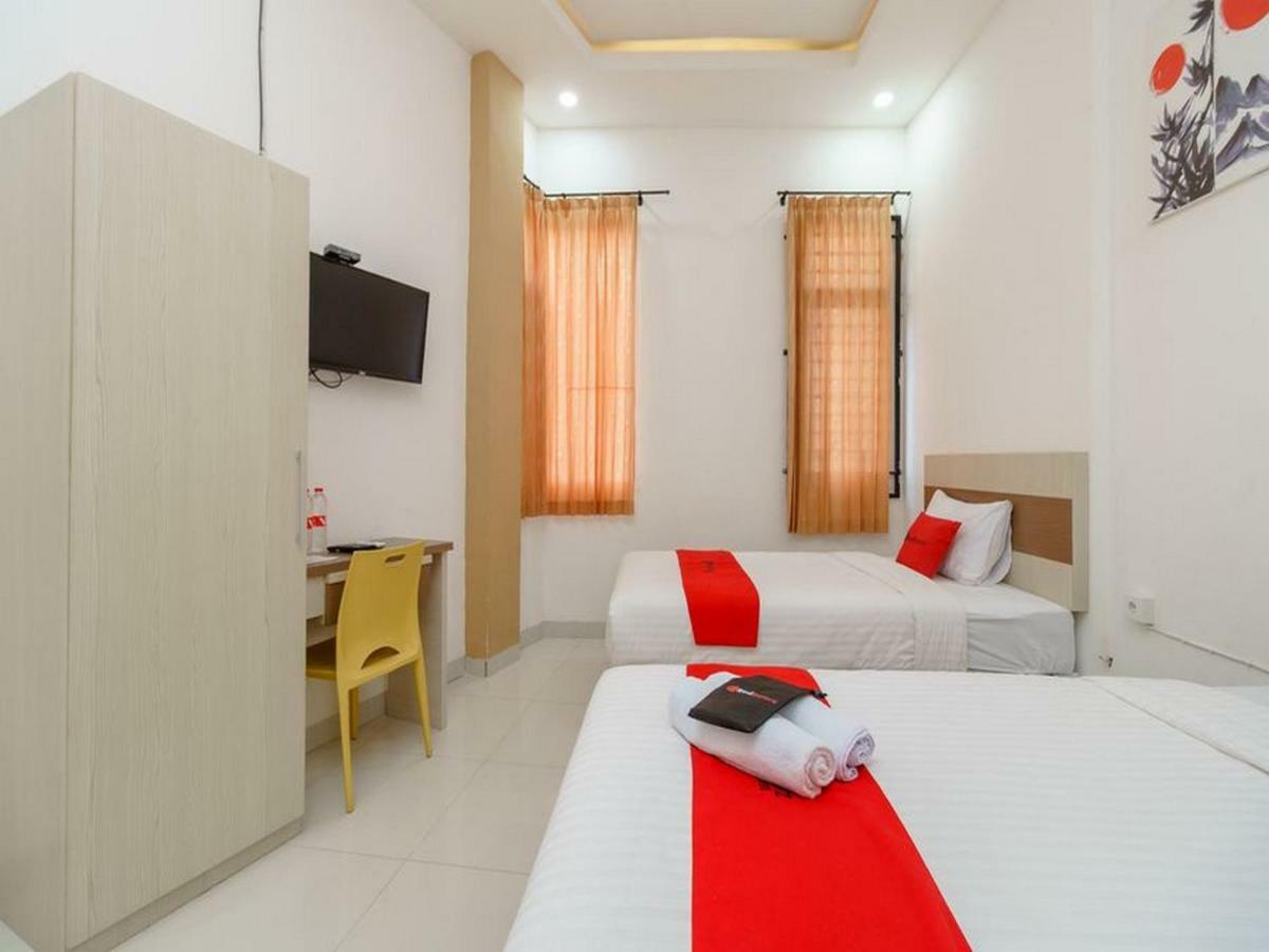 Reddoorz At Tara Homestay Palembang Exterior photo