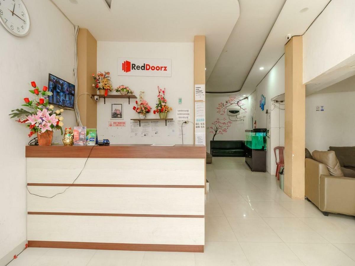Reddoorz At Tara Homestay Palembang Exterior photo